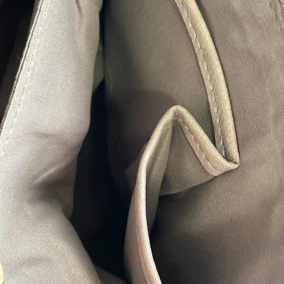 Massini Tan and Gold Crossbody Bag with Structured Design - Picture 7 of 12